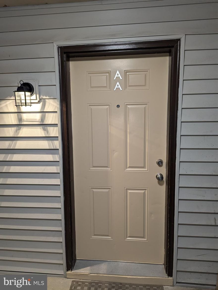 This cozy condo is for sale! It is a 1 bedroom unit with wood floors, a nice kitchen, and a lovely balcony from which you can enjoy a beverage while savoring the view. And the balcony has a storage closet for your use. Located strategically in Silver Spring, it is close to White Oak, the FDA, two hospitals, dining and shopping options, the Beltway, Route 29, and New Hampshire Avenue. It also comes with a washer/dryer unit and a designated parking space. 

It's also FHA-approved.

Get it fast!