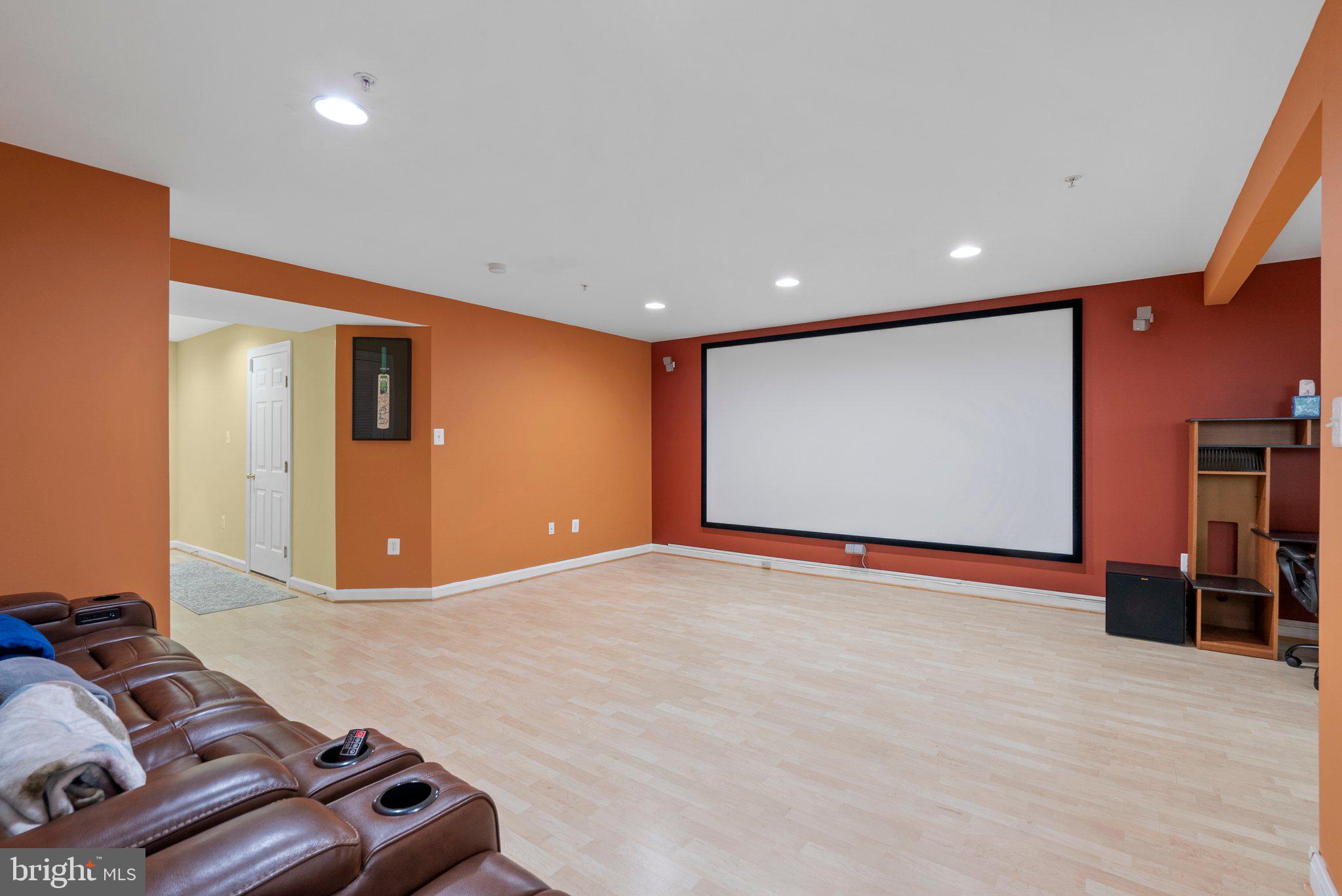 KINGSVIEW VILLAGE - Residential