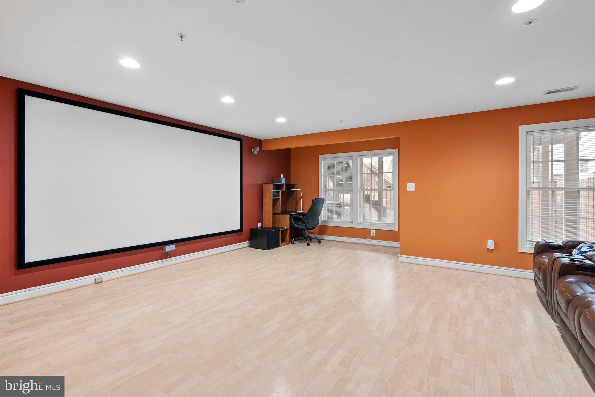 KINGSVIEW VILLAGE - Residential