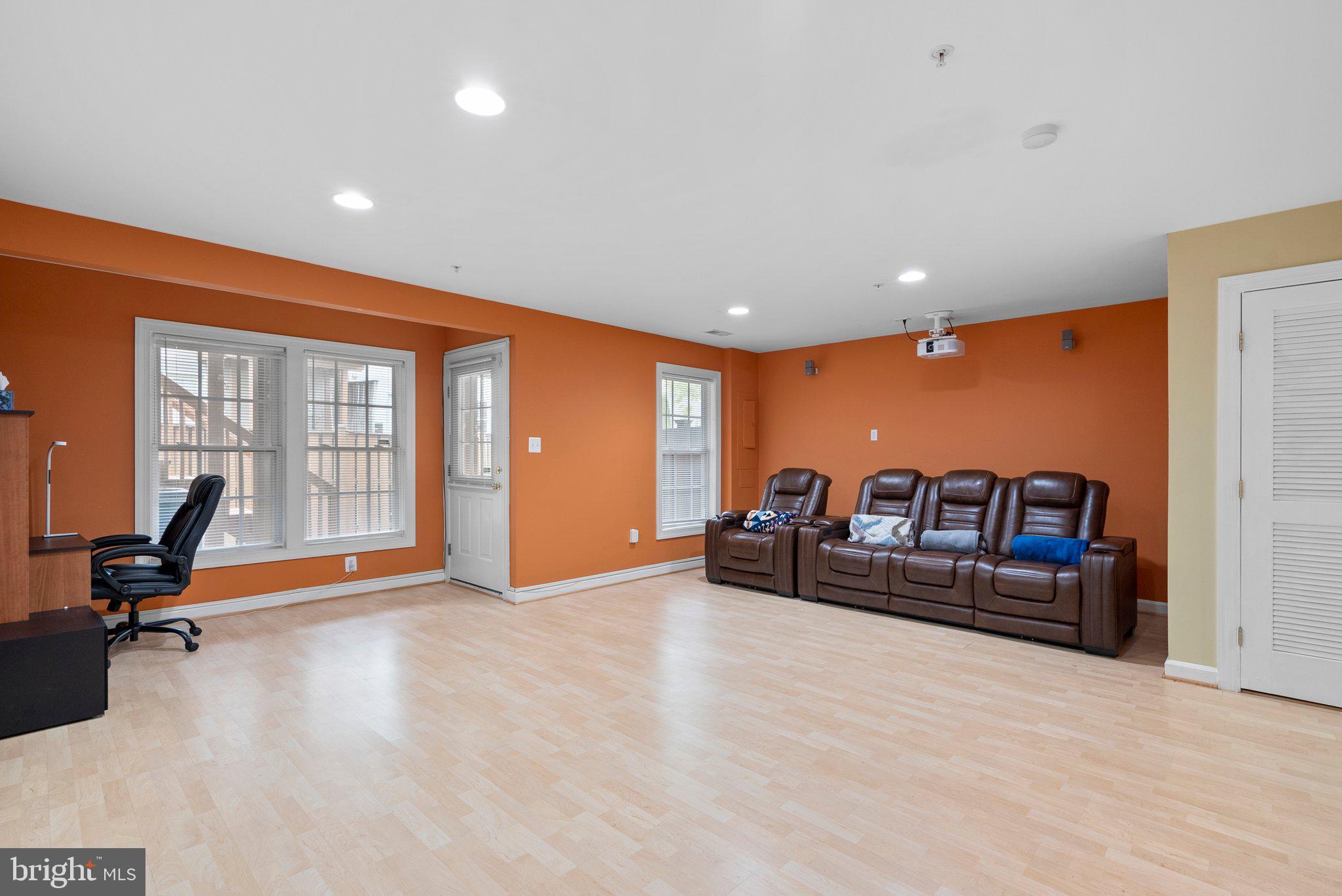 KINGSVIEW VILLAGE - Residential