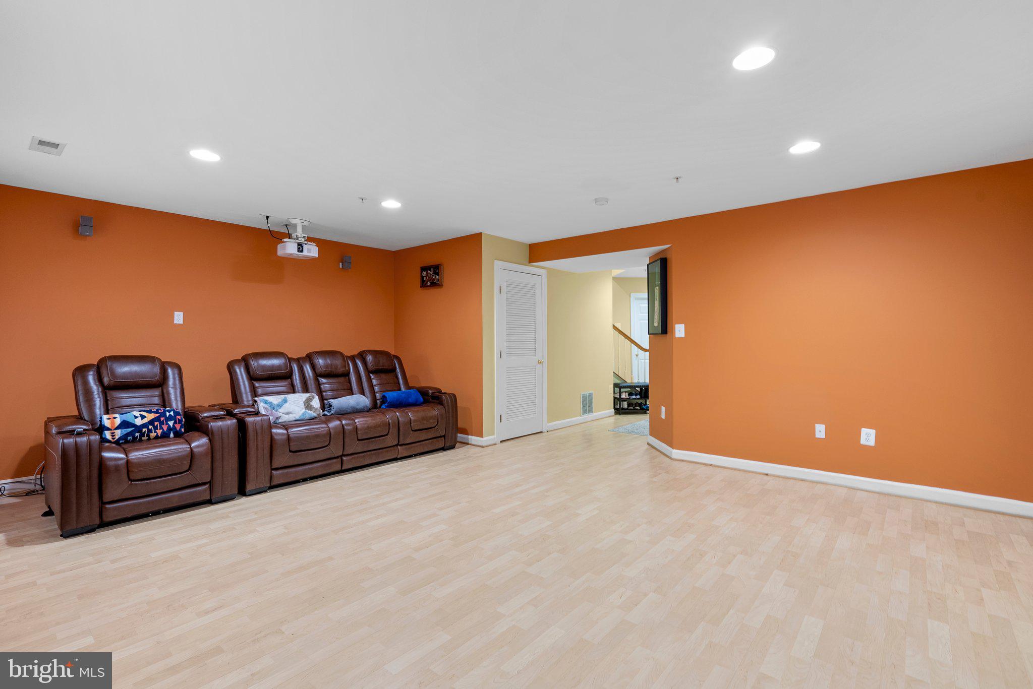 KINGSVIEW VILLAGE - Residential