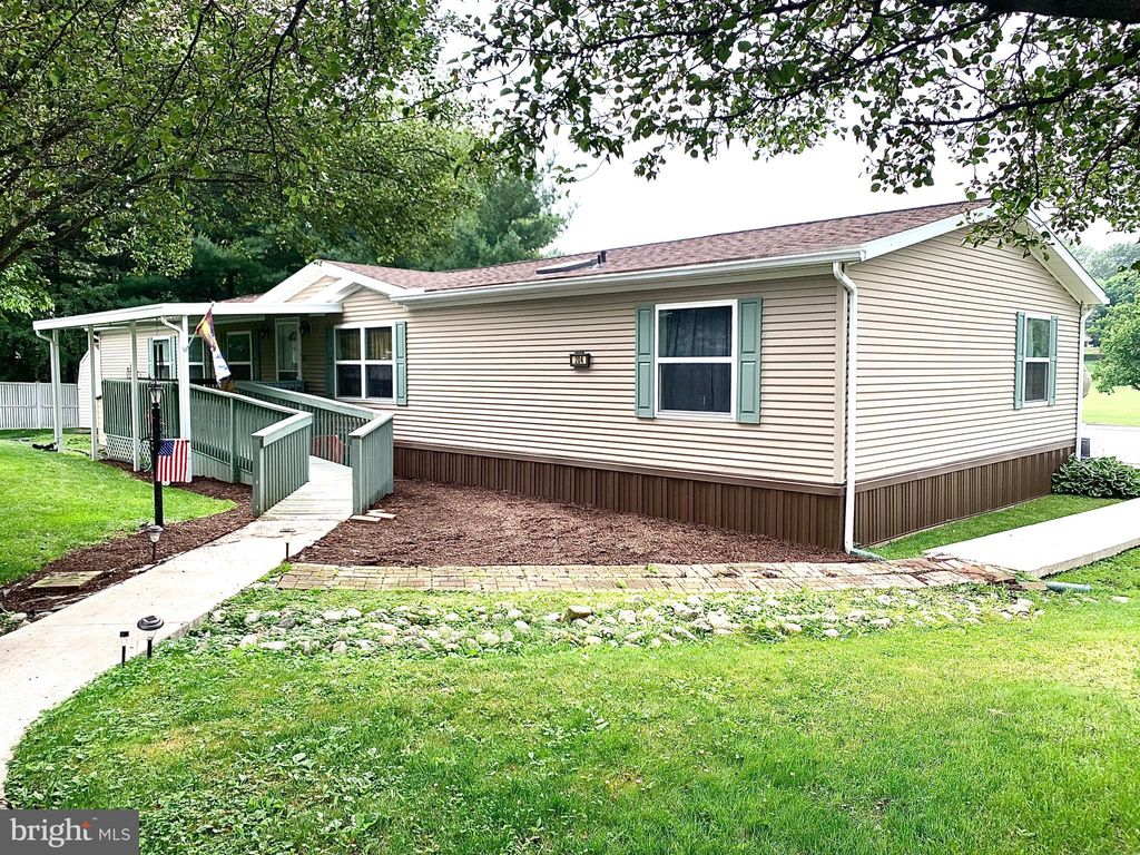 Photo of 204 CRICKLEWOOD CT, LANCASTER, PA 17603 (MLS # PALA2037170)