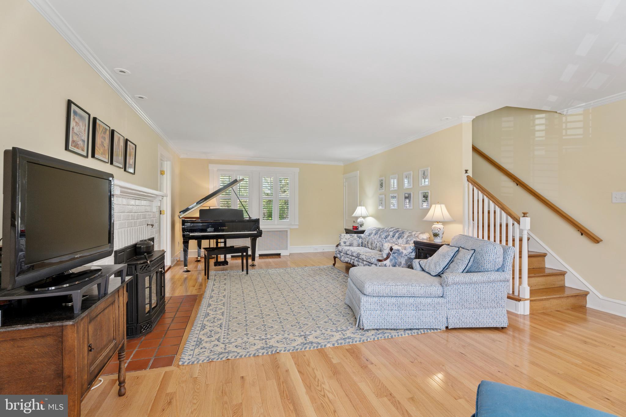 12 E CENTRAL AVENUE
