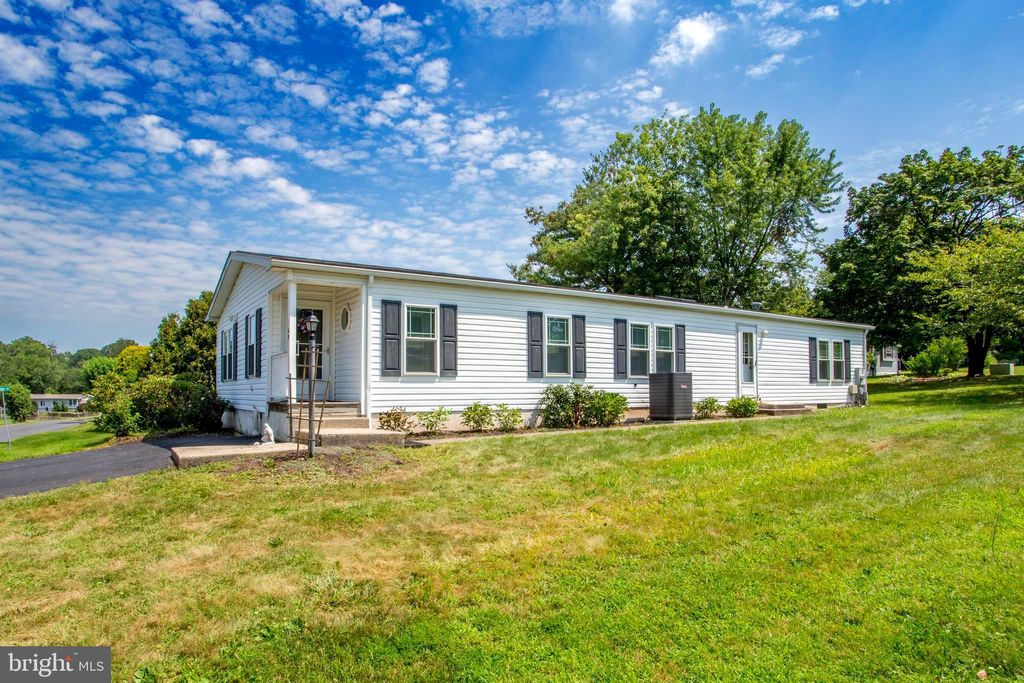 Photo of 69 Mapleleaf Drive, SELLERSVILLE, PA 18960 (MLS # PABU2102644)