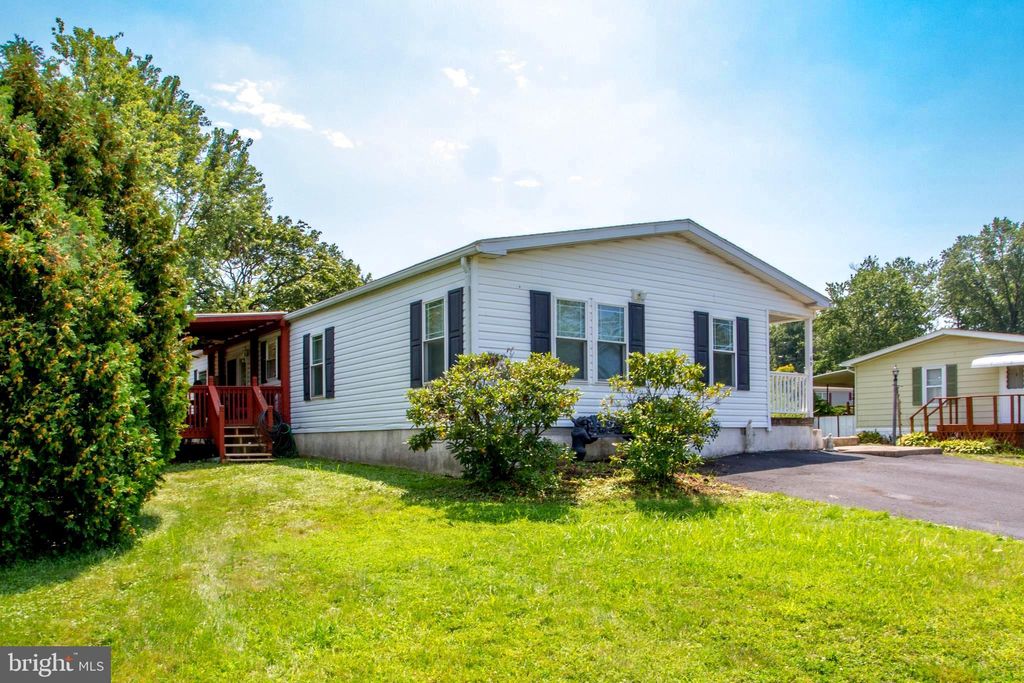 Photo of 69 Mapleleaf Drive, SELLERSVILLE, PA 18960 (MLS # PABU2102644)