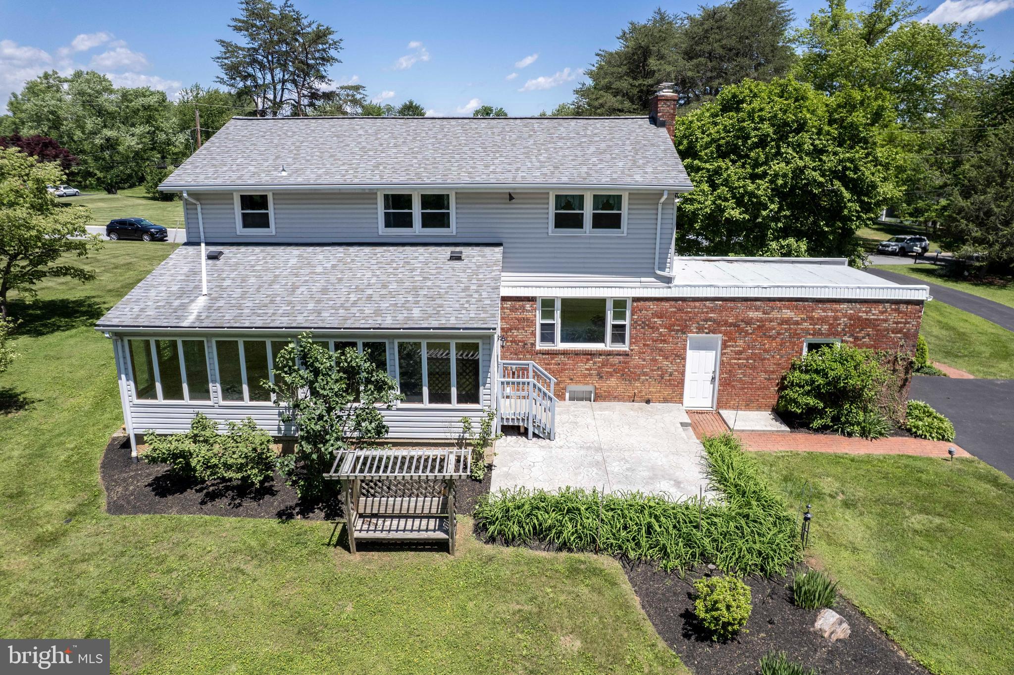 SUNNYBROOK FARMS - Residential