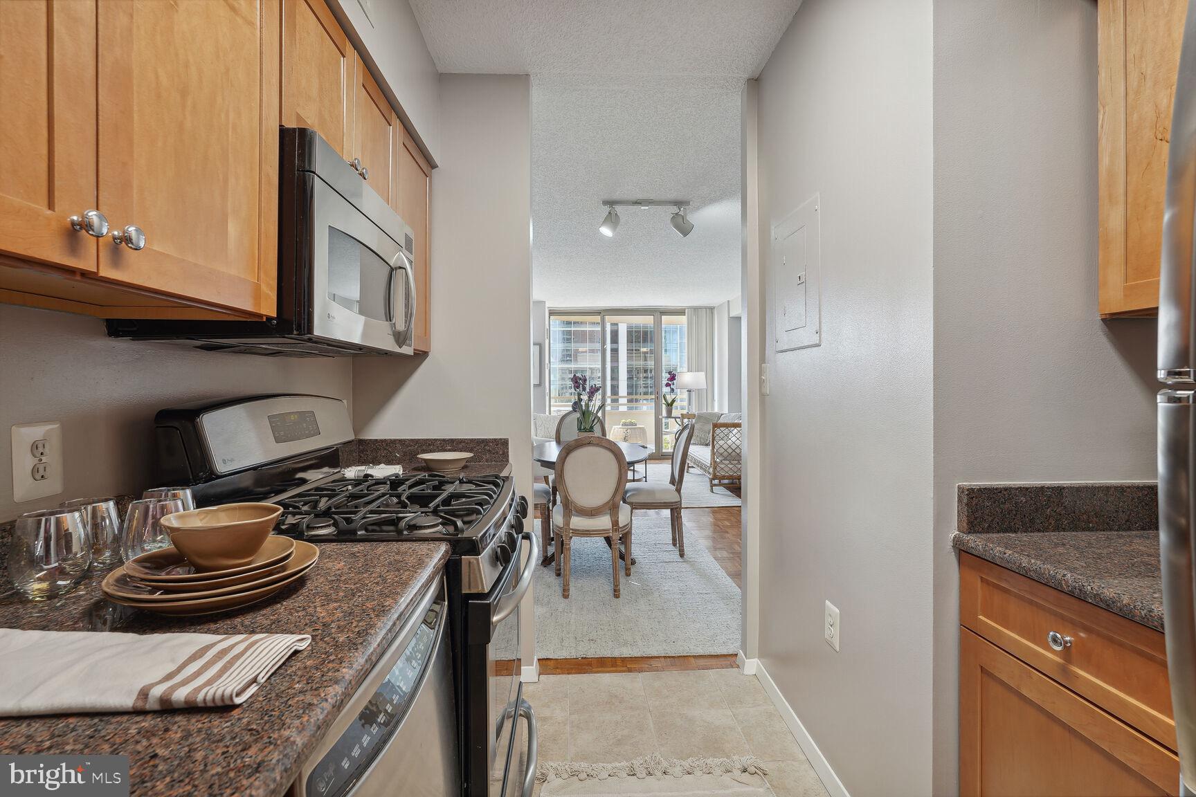 FAIRMONT PLAZA - Residential