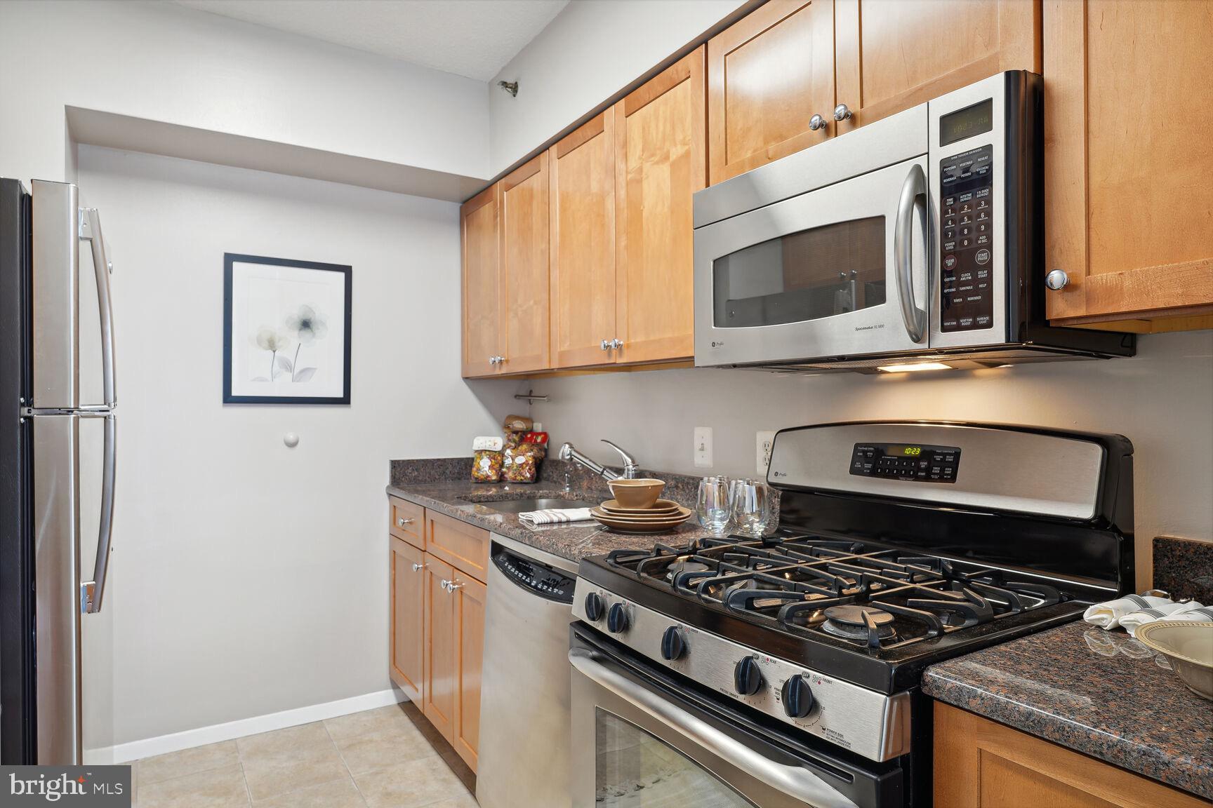 FAIRMONT PLAZA - Residential