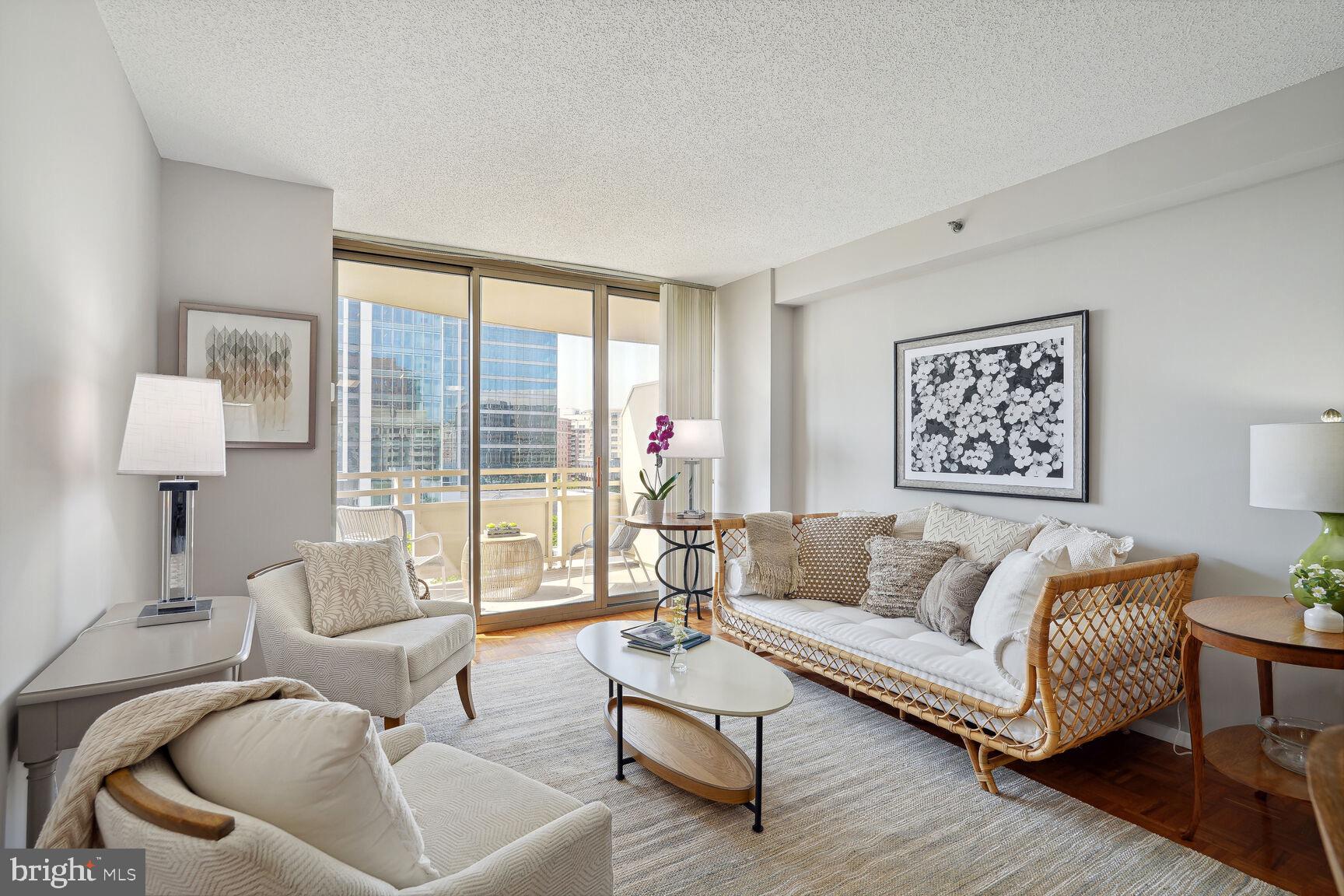 FAIRMONT PLAZA - Residential