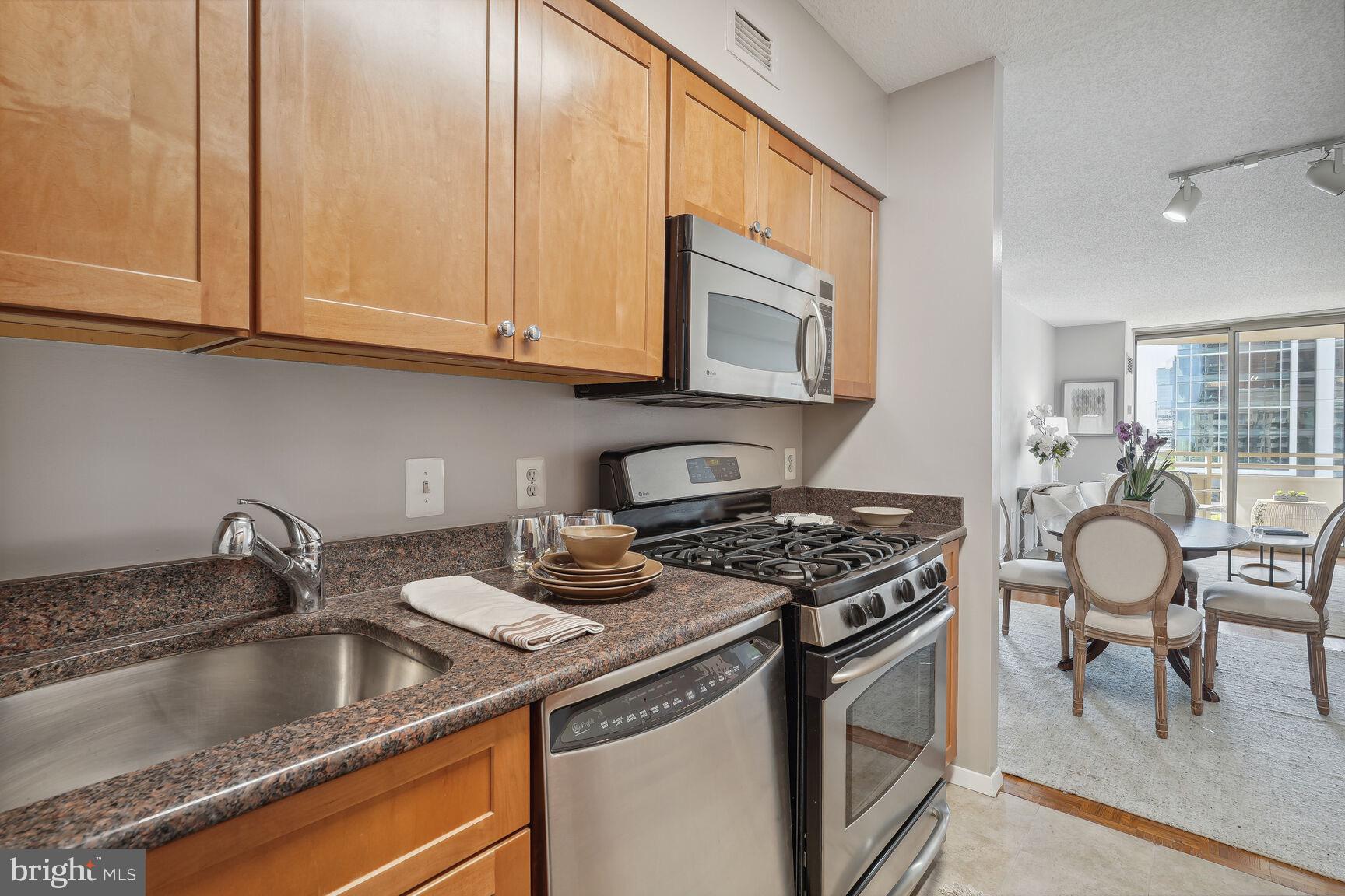 FAIRMONT PLAZA - Residential