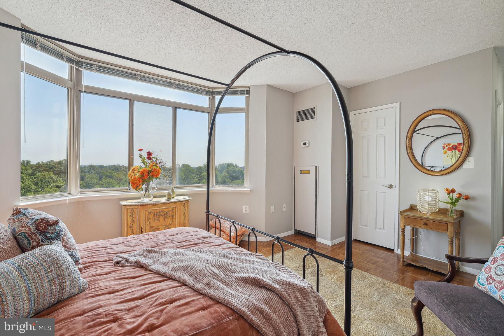 FAIRMONT PLAZA - Residential