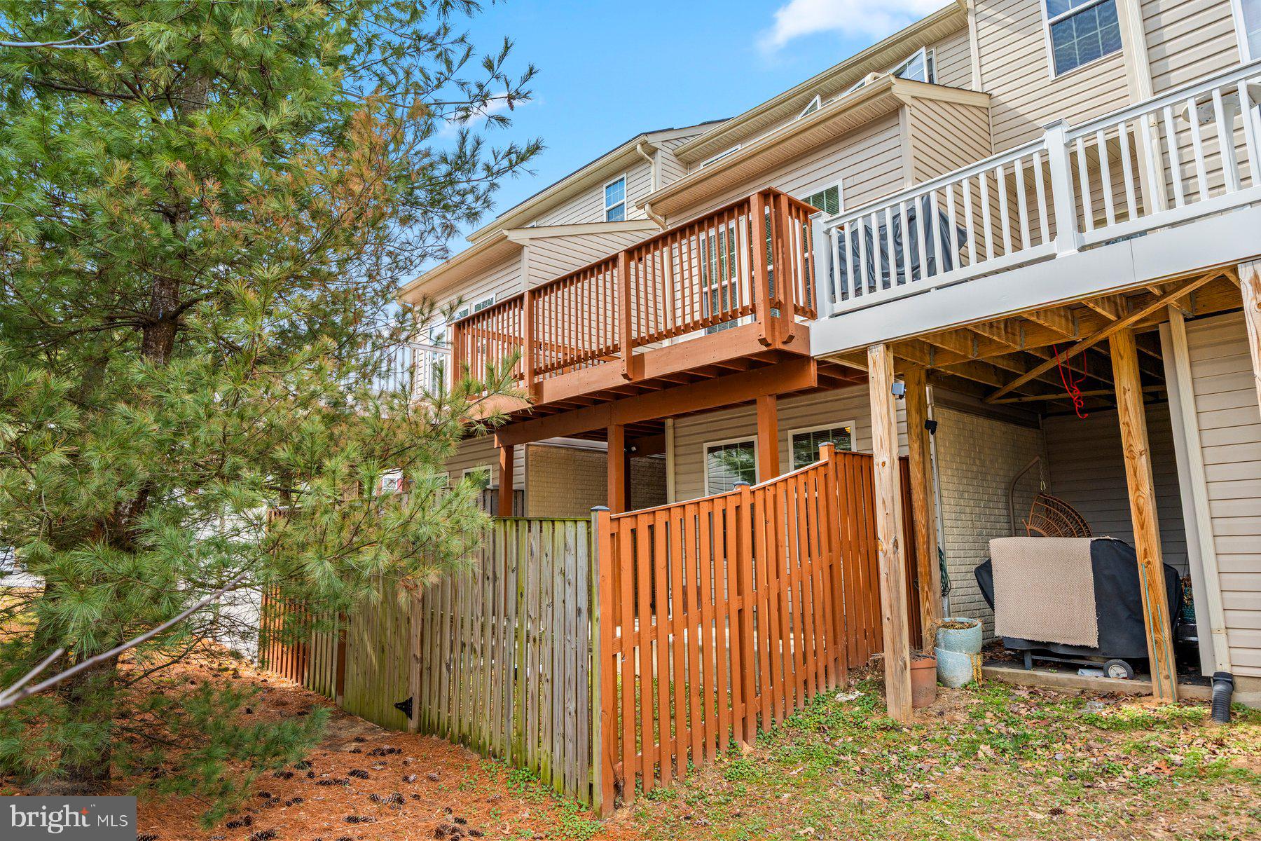 TANYARD SPRINGS TOWNHOMES - Residential