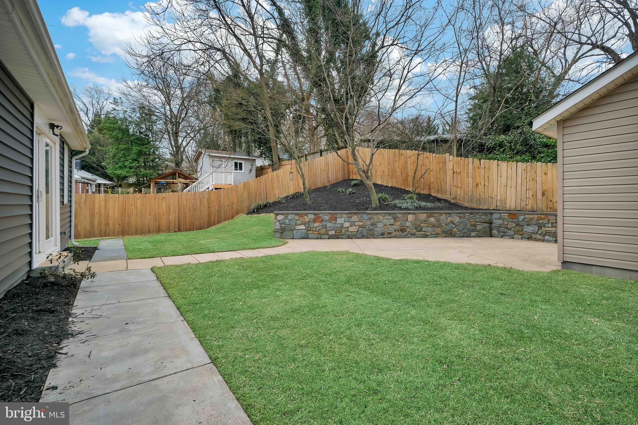 CONNECTICUT GARDENS - Residential Lease