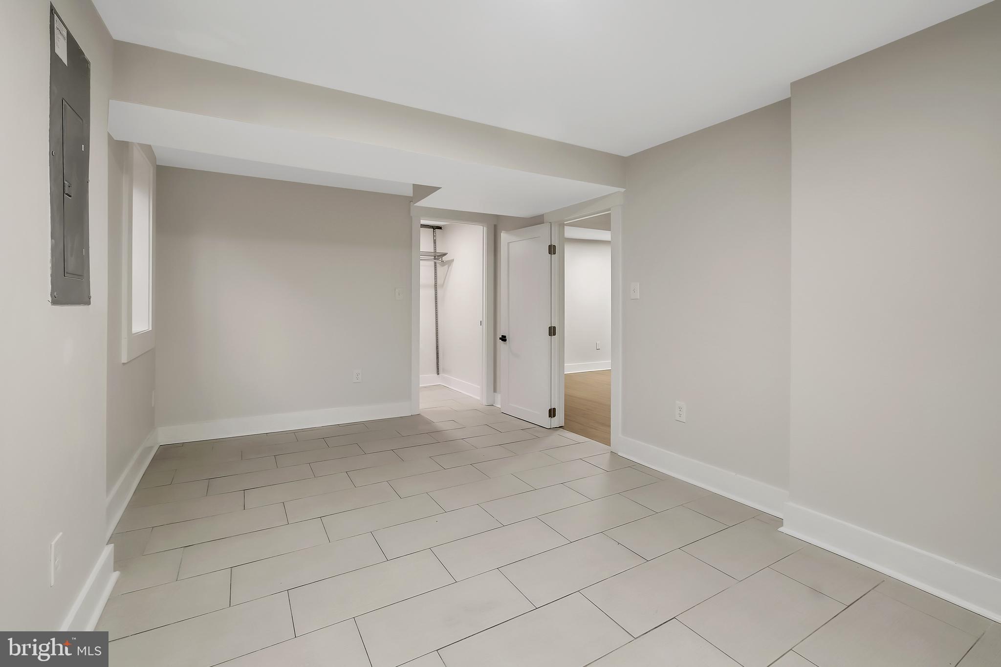 CONNECTICUT GARDENS - Residential Lease