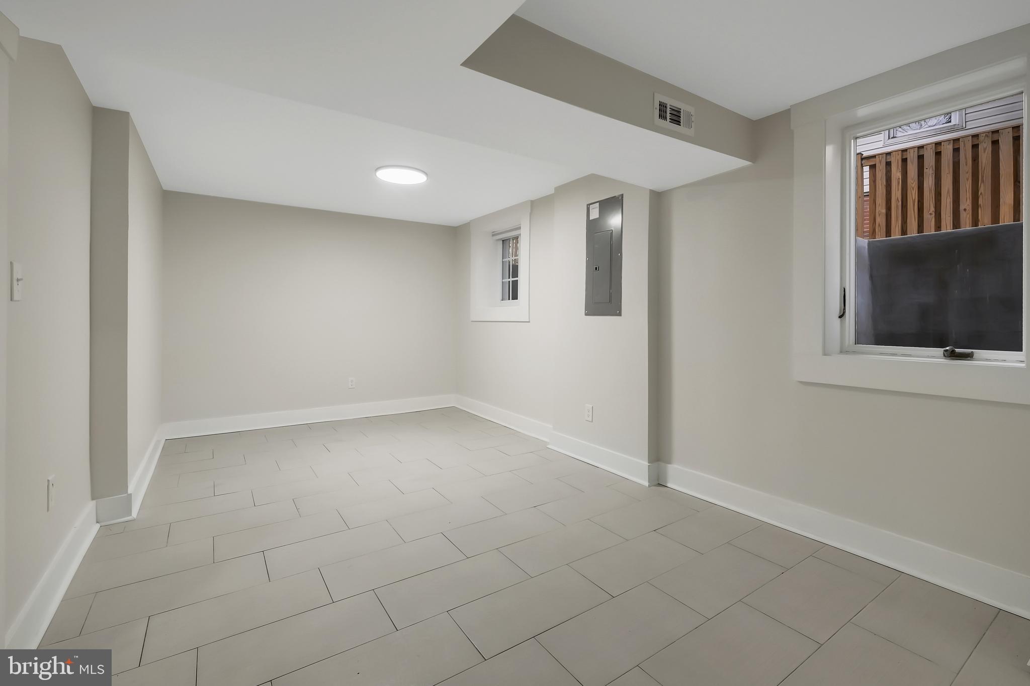 CONNECTICUT GARDENS - Residential Lease