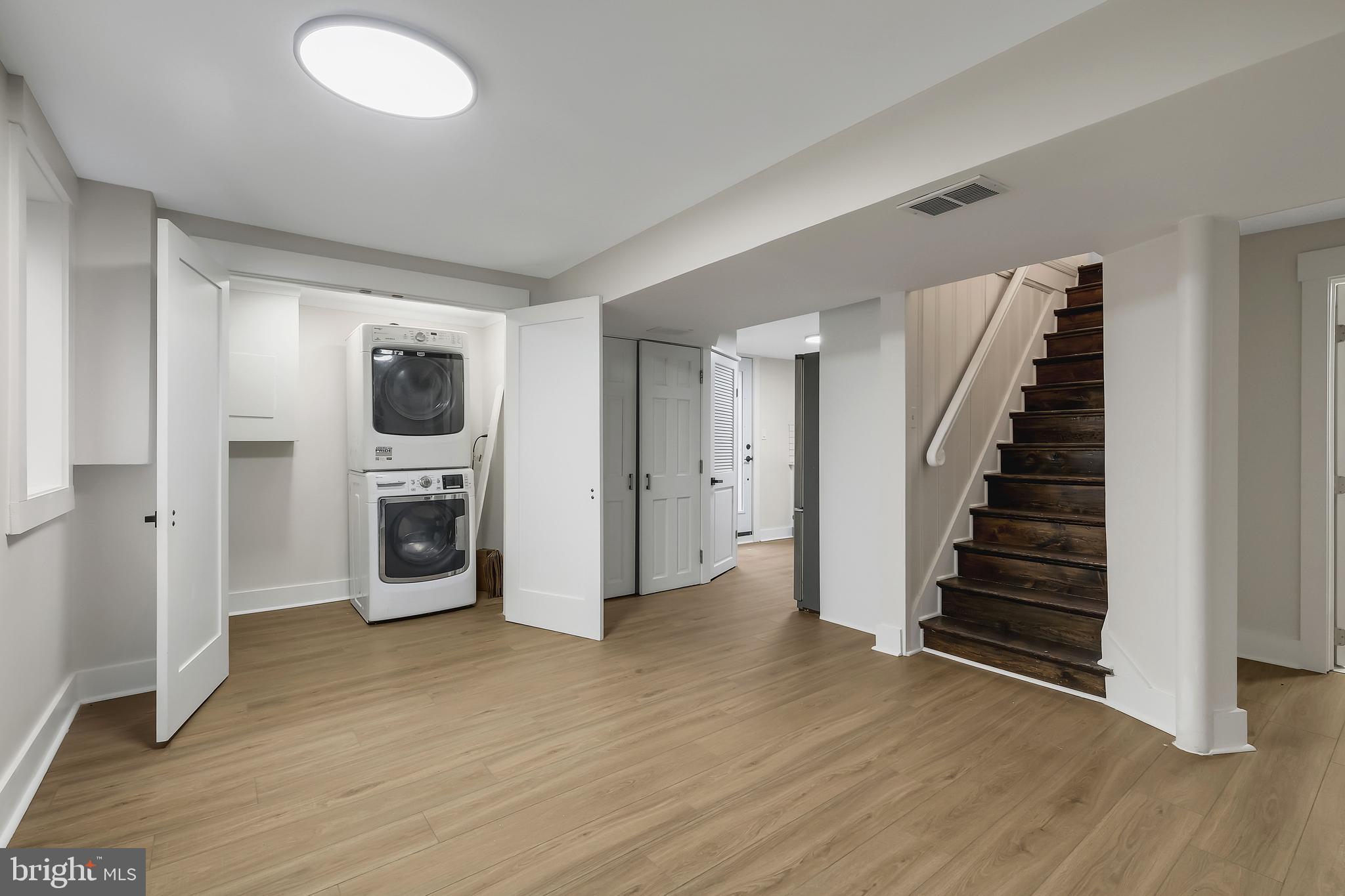 CONNECTICUT GARDENS - Residential Lease