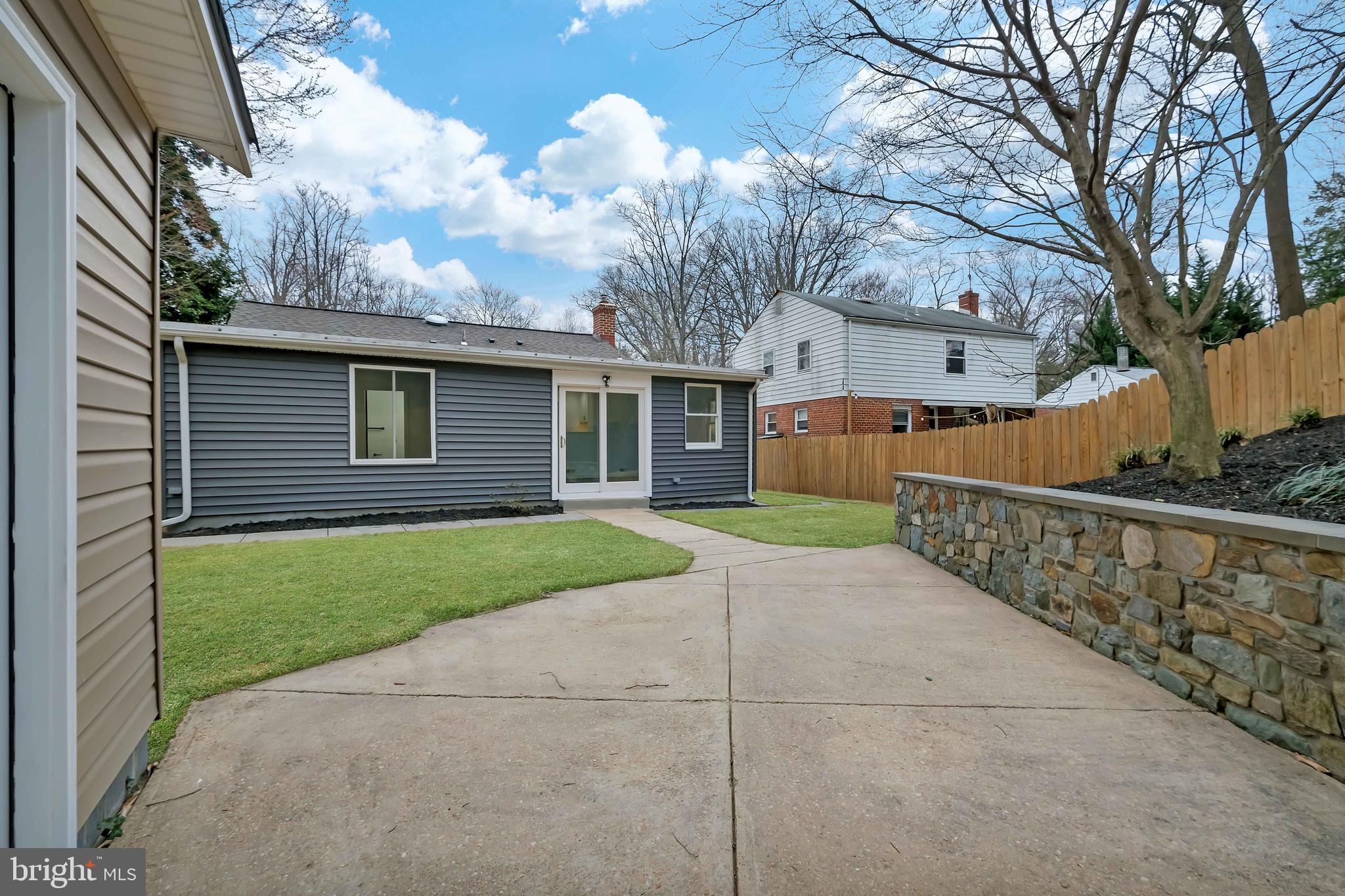 CONNECTICUT GARDENS - Residential Lease