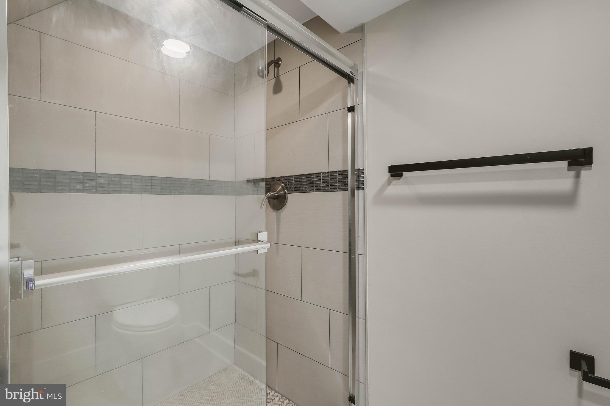 CONNECTICUT GARDENS - Residential Lease