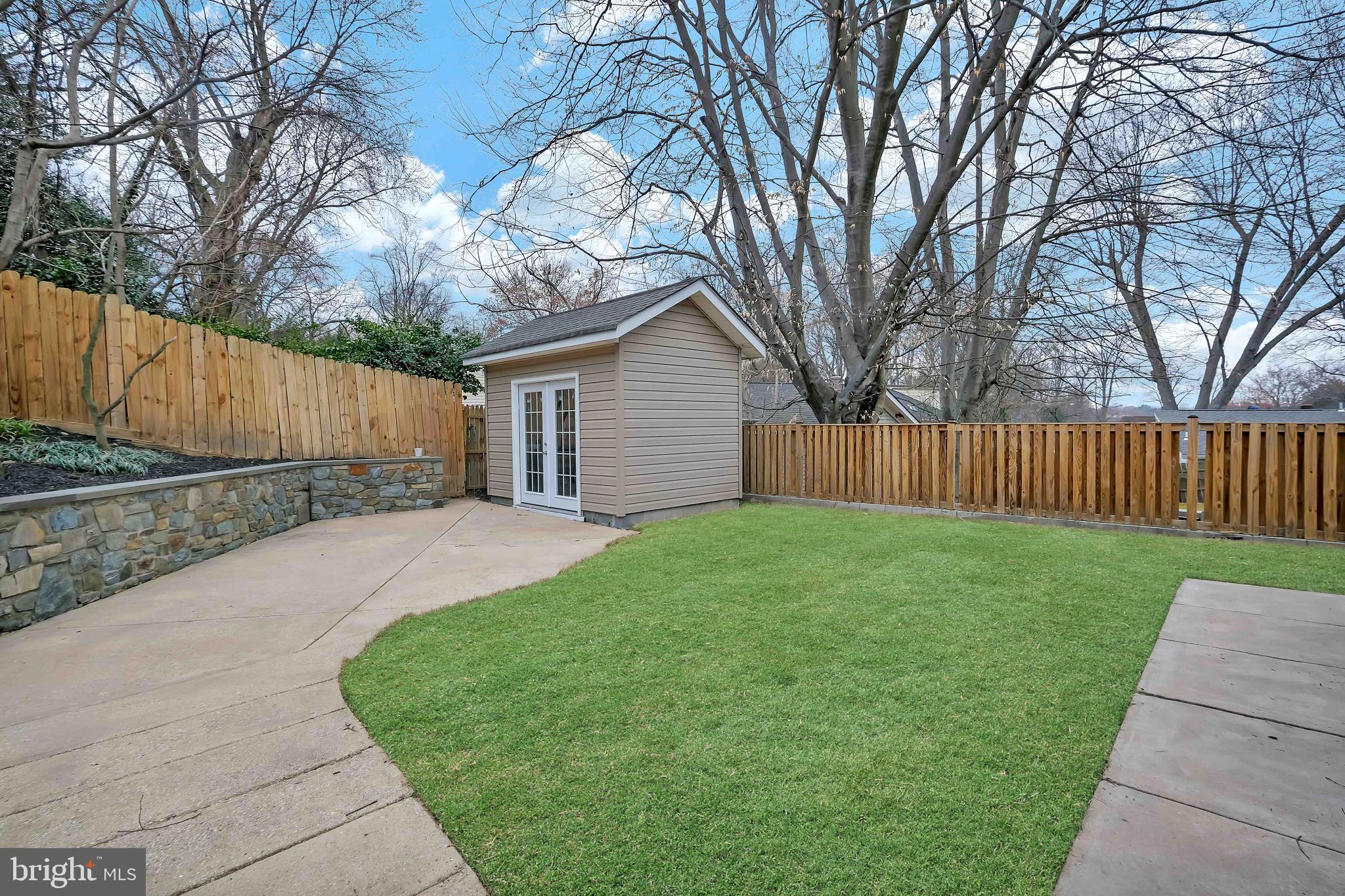 CONNECTICUT GARDENS - Residential Lease