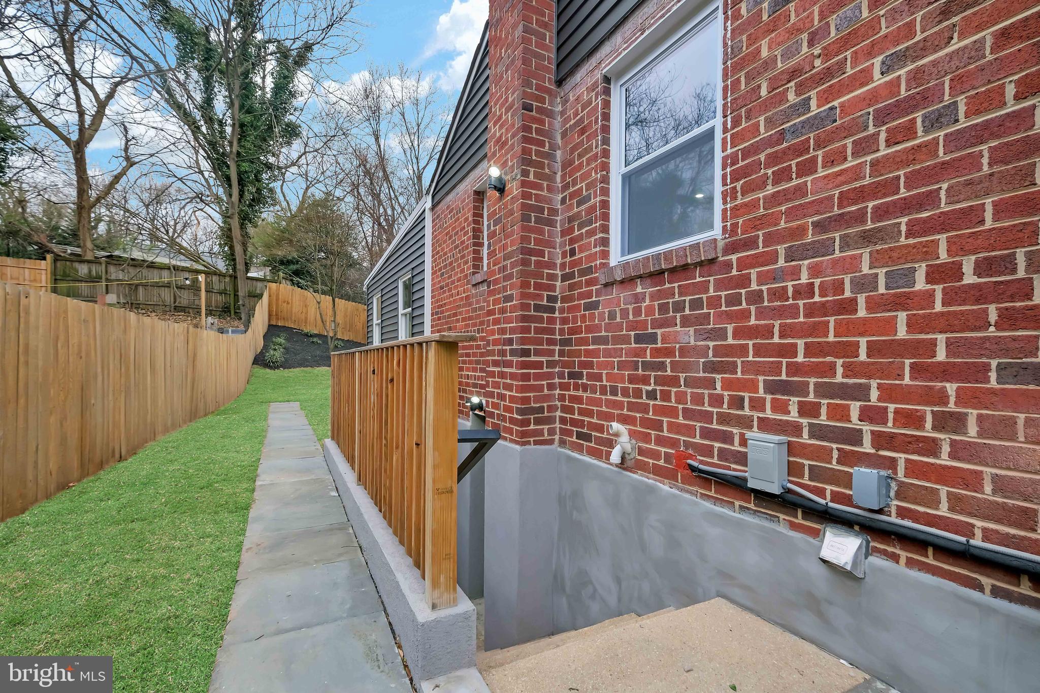 CONNECTICUT GARDENS - Residential Lease