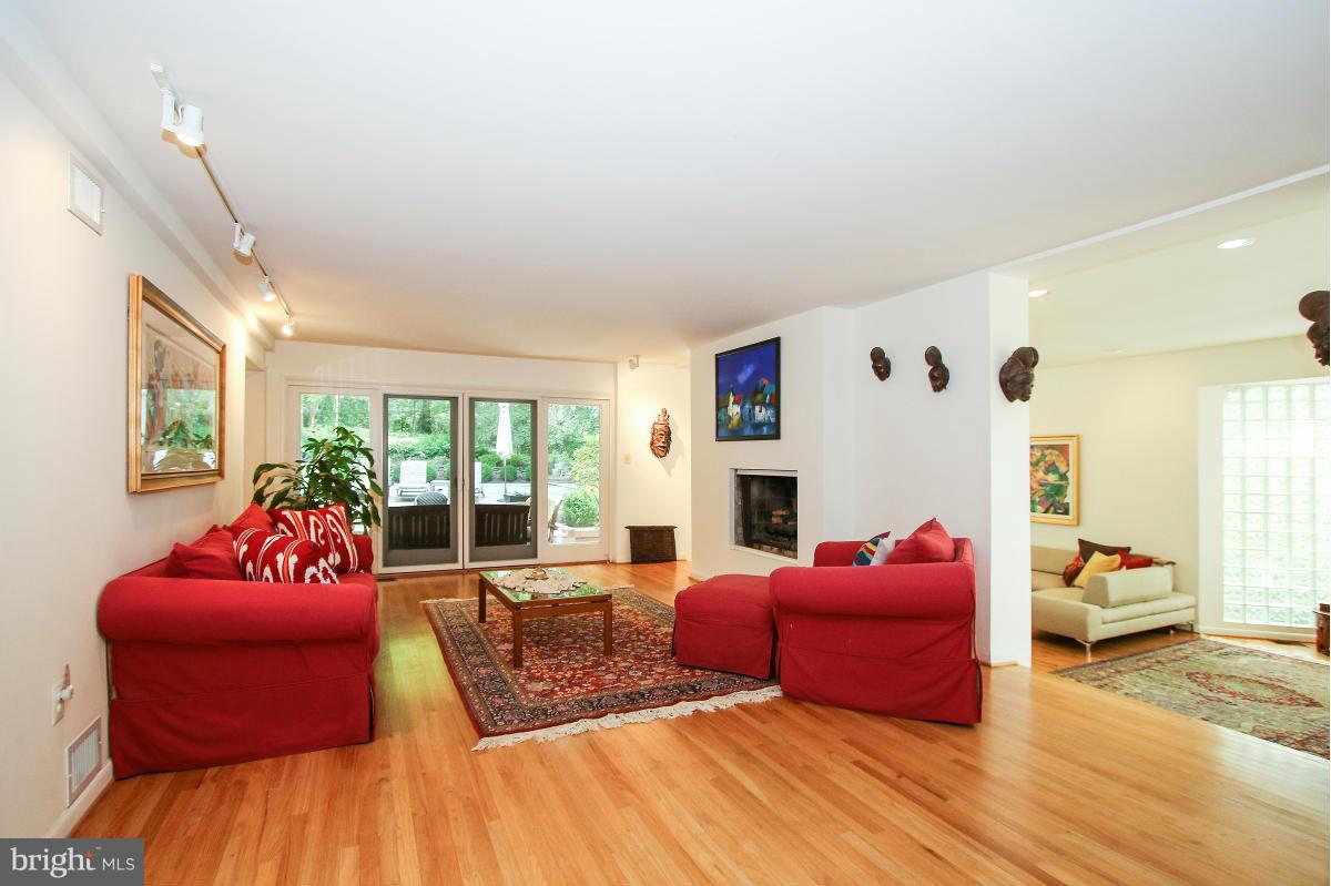 BRADLEY HILLS GROVE - Residential