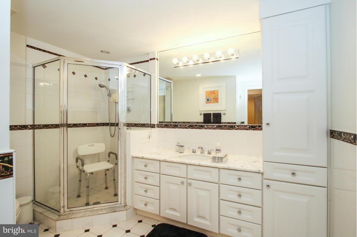 BRADLEY HILLS GROVE - Residential