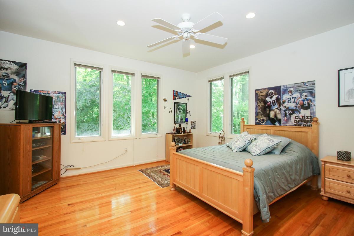 BRADLEY HILLS GROVE - Residential