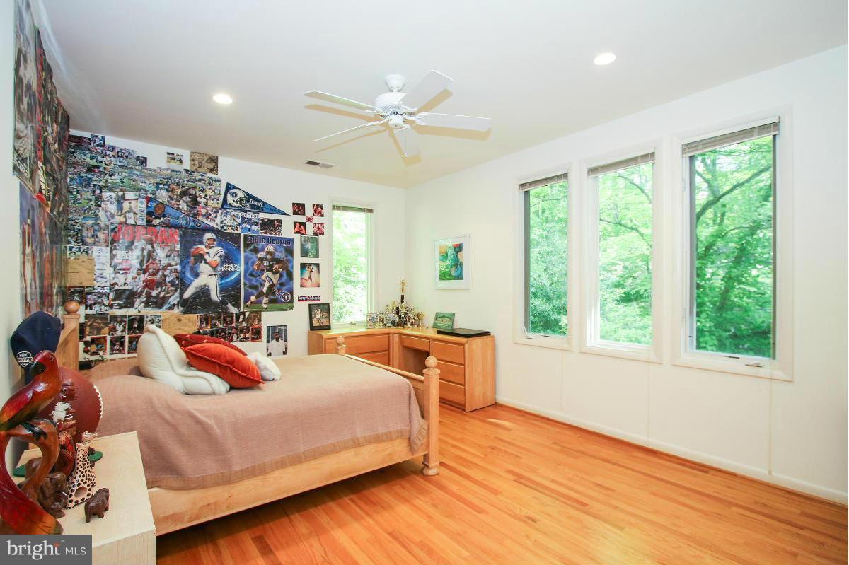 BRADLEY HILLS GROVE - Residential