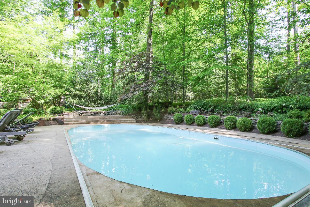 BRADLEY HILLS GROVE - Residential