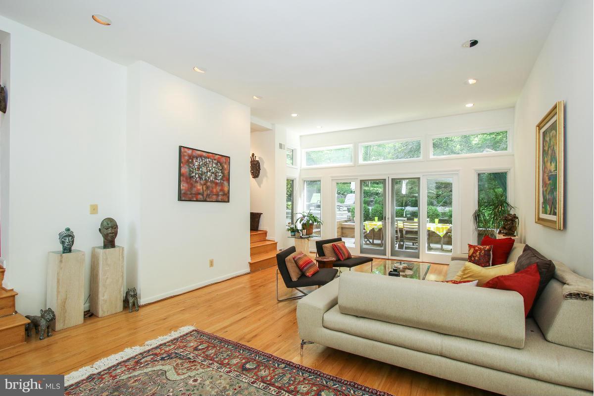 BRADLEY HILLS GROVE - Residential