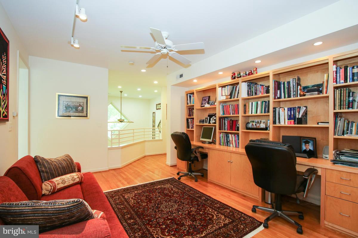 BRADLEY HILLS GROVE - Residential