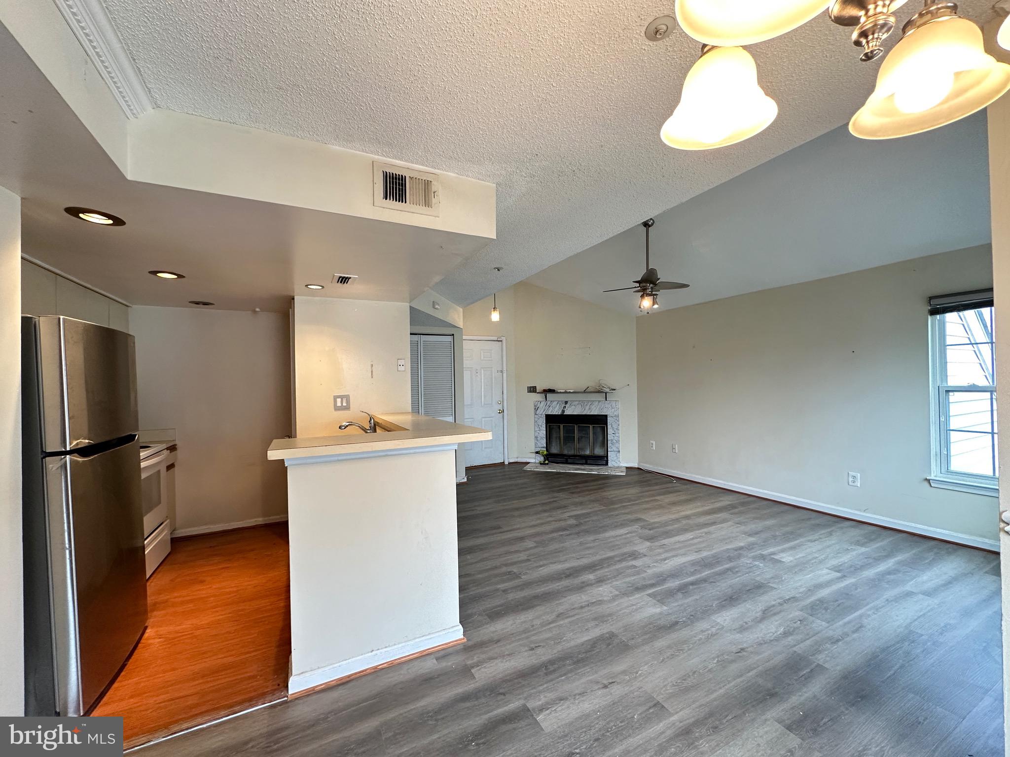 VISTAS 2 AT LAUREL - Residential Lease