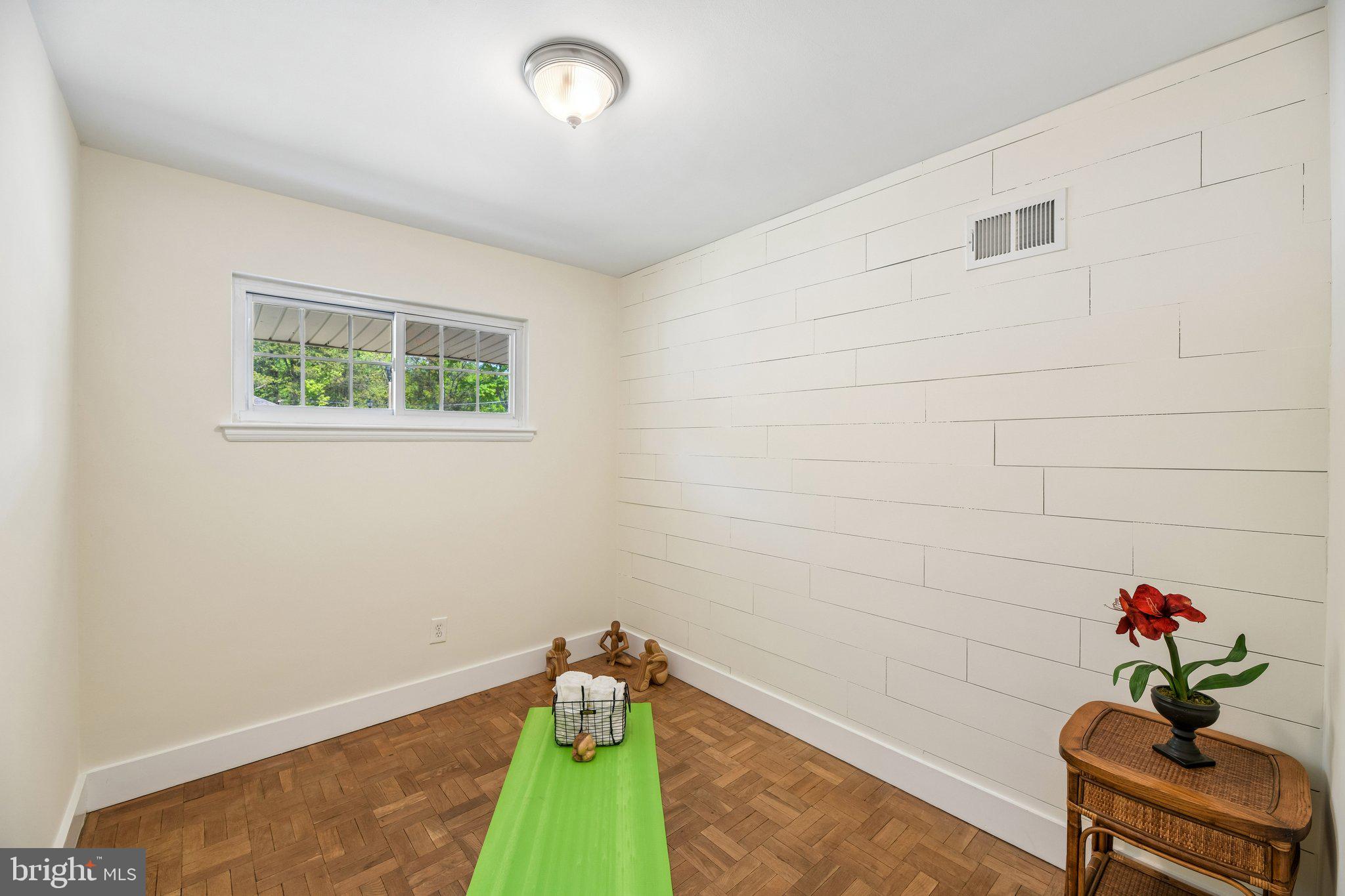 BARCROFT - Residential