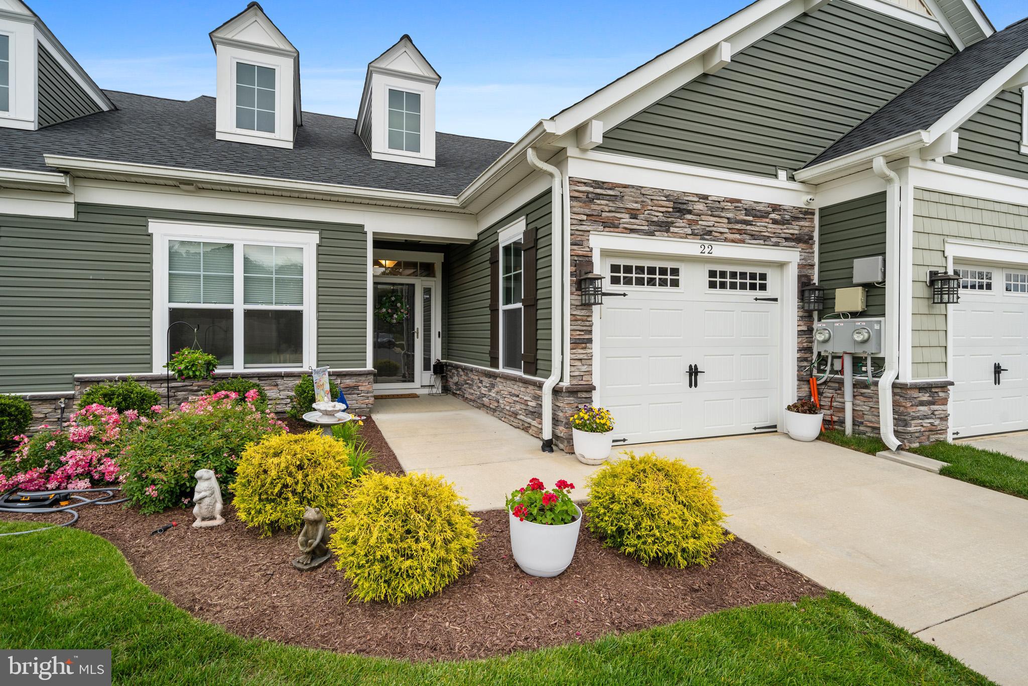 22 CAMDEN CIRCLE