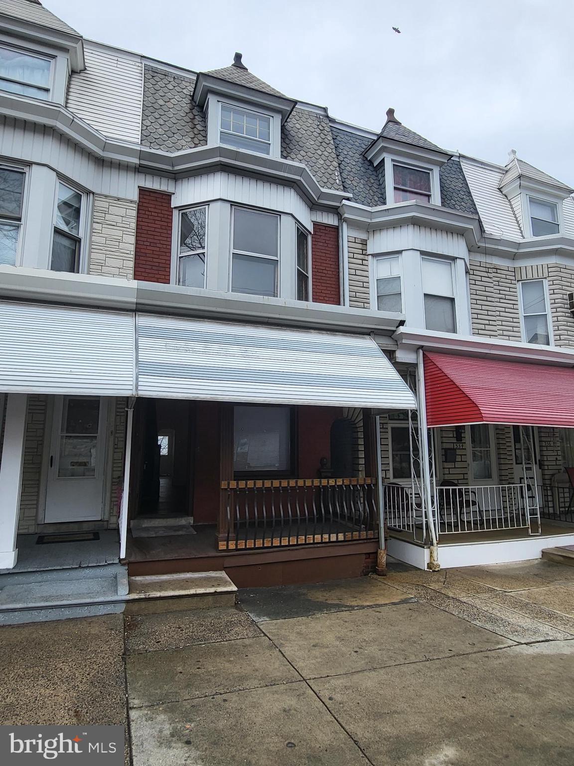 Welcome to 352 N. 13th St. in North East Reading! This beautiful City row home is ready for the next family to enjoy. Located on N. 13th
St, this home is centrally located to schools, restaurants and City Park! Featuring 5 bedrooms and 1 bath, Walk-in to a long living room
and dinning room with a new laminate wood flooring! The home is freshly painted and there is Plenty of natural light coming in
throughout the house. Brand new kitchen and white cabinets with a new Stainless Steel stove perfect for family meal prepping! Out back
there is a fenced in yard with little lawn maintenance! Upstairs are 3 bedrooms and the main bathroom. The rear bedroom offers a
private balcony to relax and over see the city views! The front bedroom offers plenty of space and 3 big bay windows! The last floor
offers 2 additional spacious bedrooms! This home is waiting for you, set up a tour today!