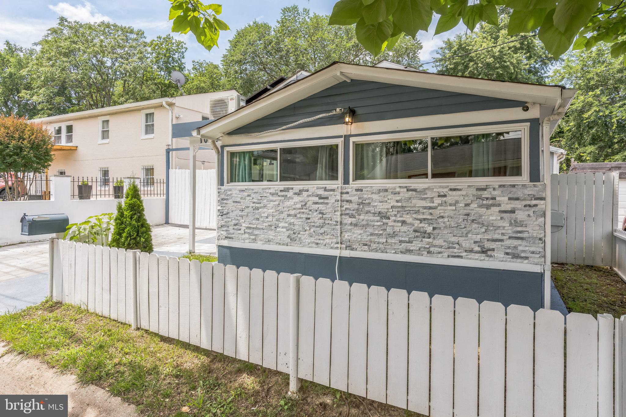 1009 JANSEN AVENUE
