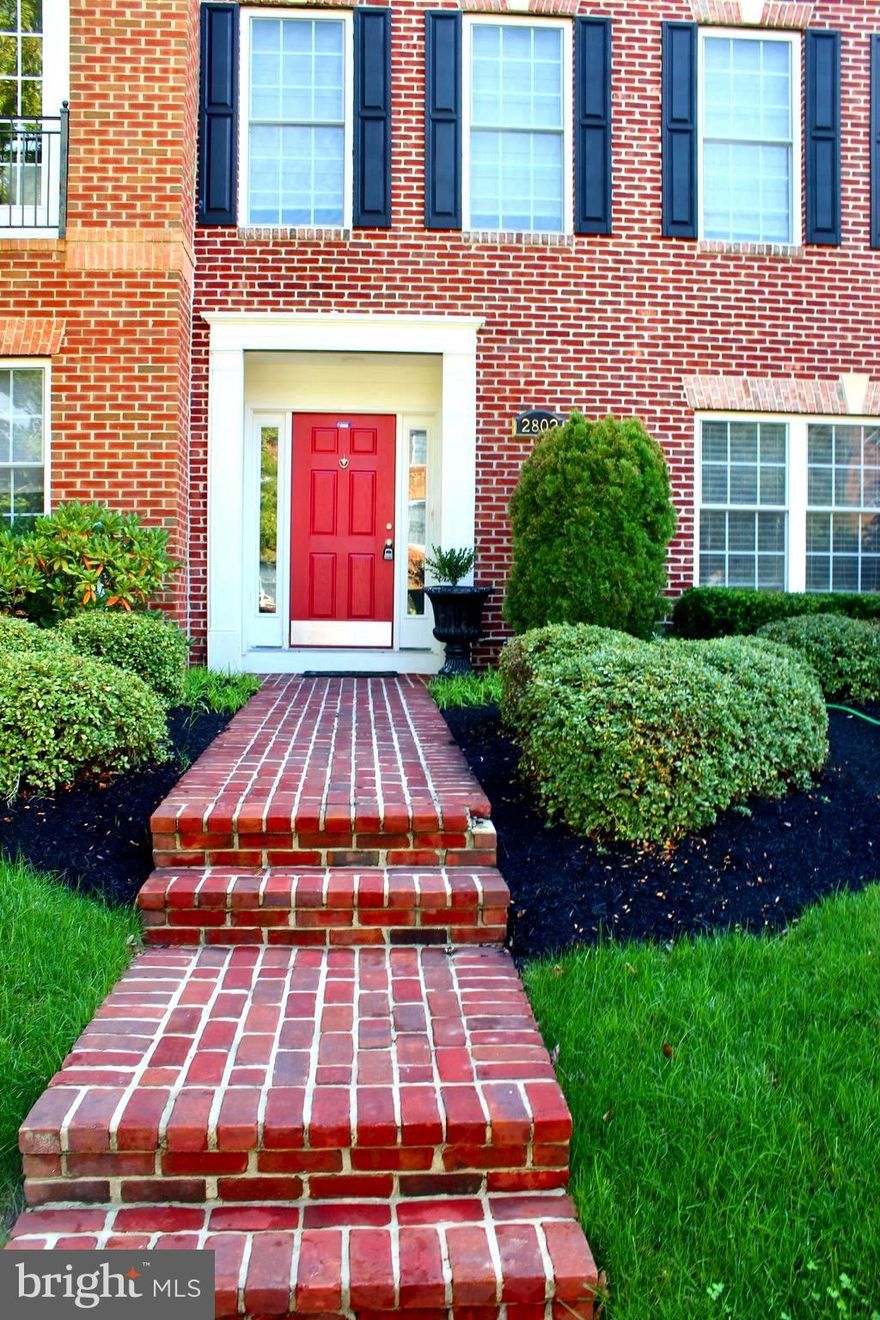 Beautiful spacious 4 BR and3 1/2 Bath townhome in Beechtree Golf Course Community with 2 car garage. MBR has tray ceiling and Fireplace. Recently upgraded kitchen.  Open floor plan with beautiful hardwood floors. Home to a championship golf course, recreation center, community pool, walking paths, tot lots and a workout facility. Minutes from services and shopping. Great location that is convenient to Andrews AFB, Rte 4, Rte 50, 495 and Suitland Parkway.