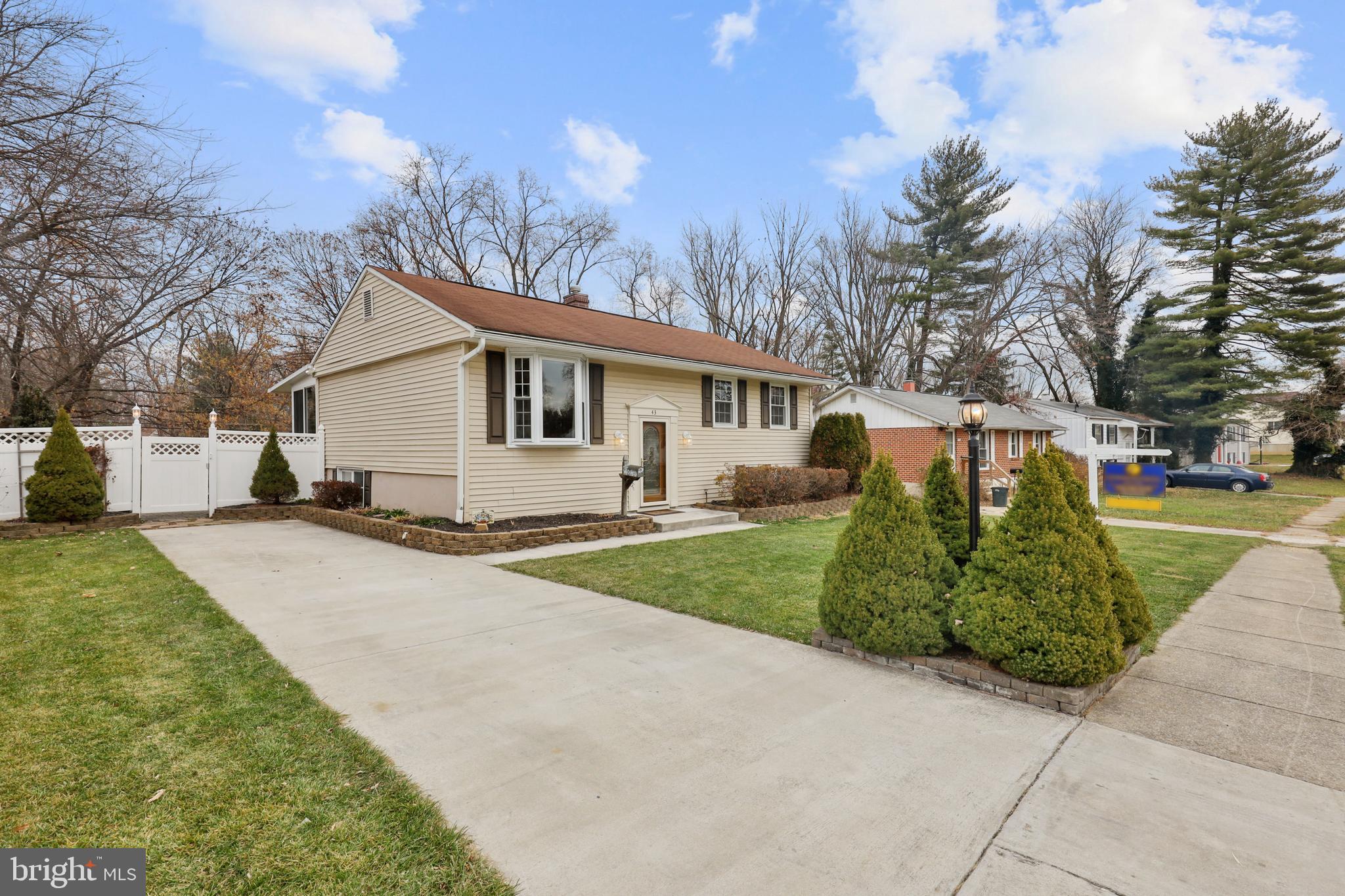 COUNTRY CLUB ESTATES - Residential