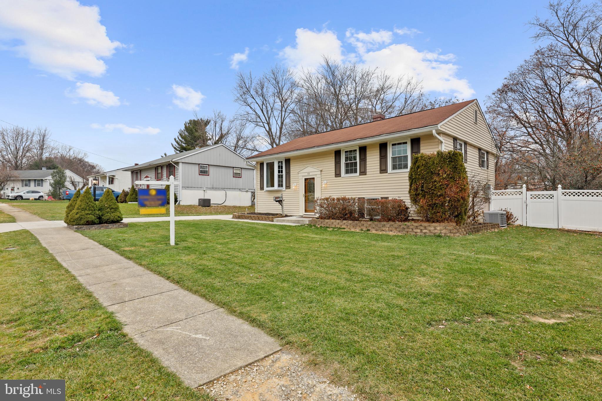 COUNTRY CLUB ESTATES - Residential