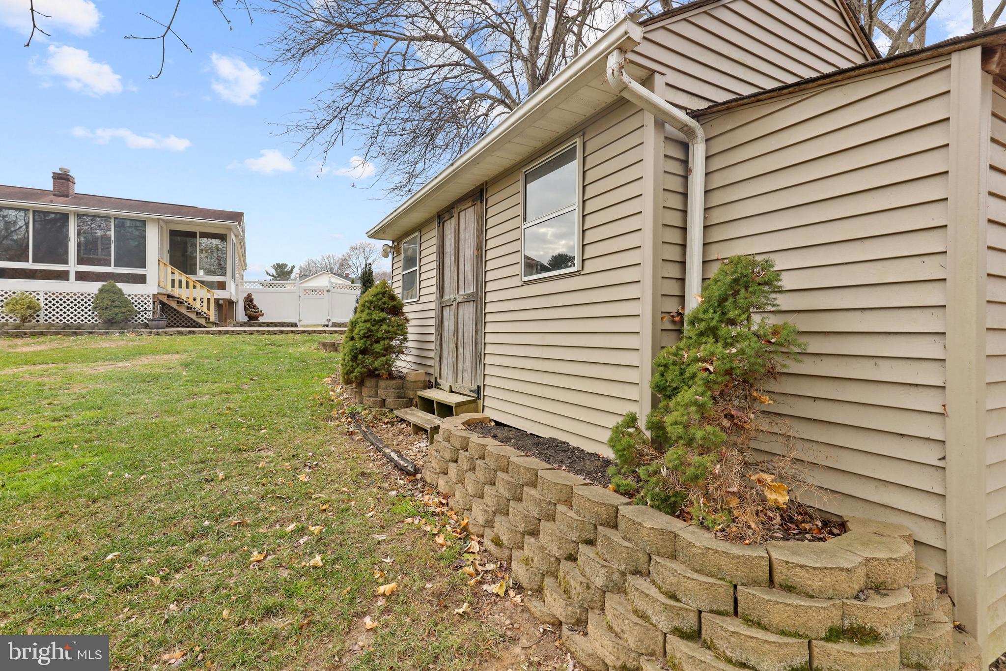 COUNTRY CLUB ESTATES - Residential