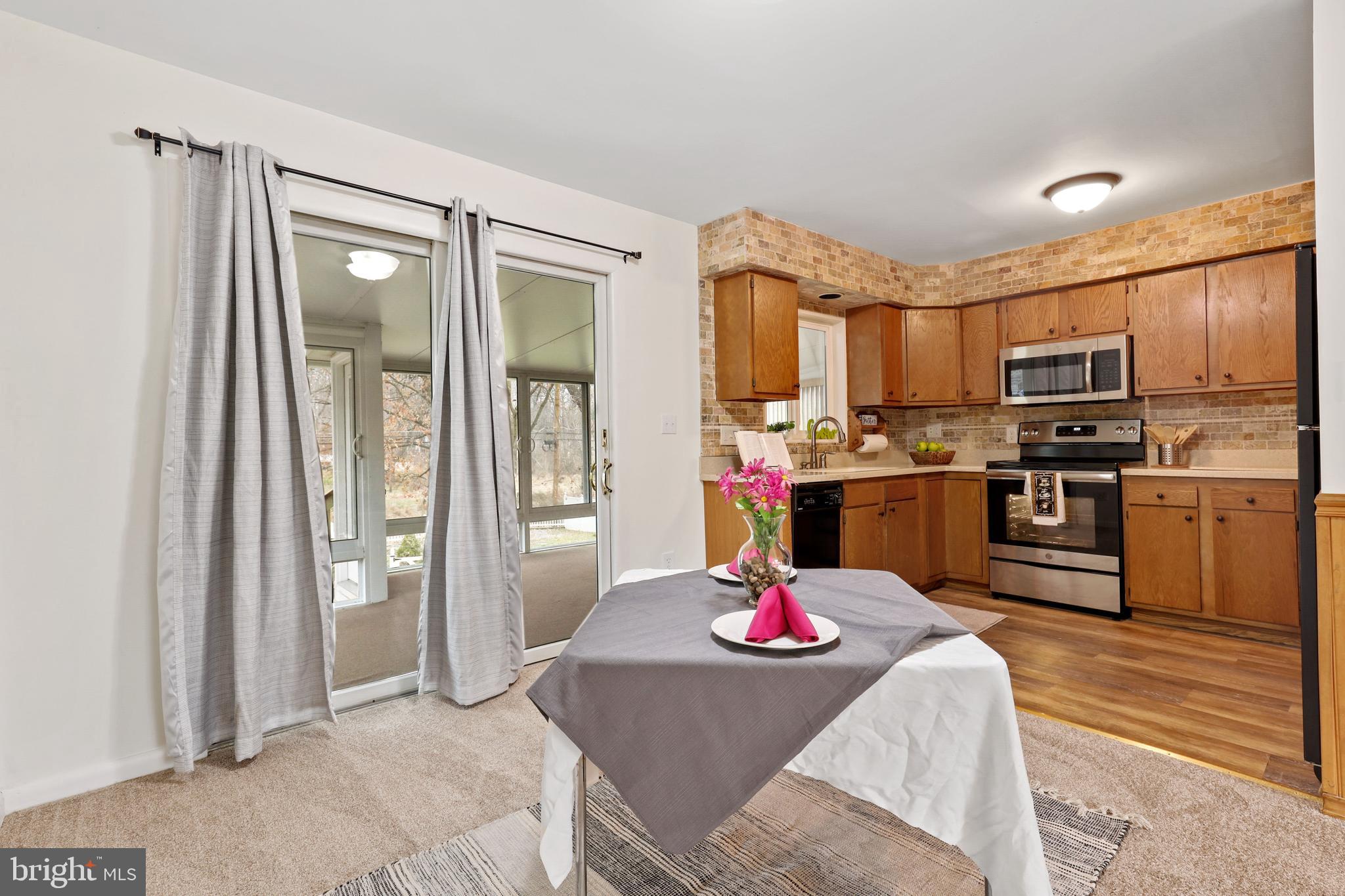 COUNTRY CLUB ESTATES - Residential