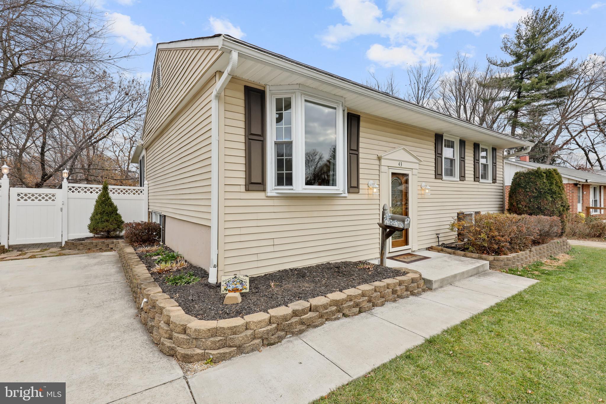 COUNTRY CLUB ESTATES - Residential