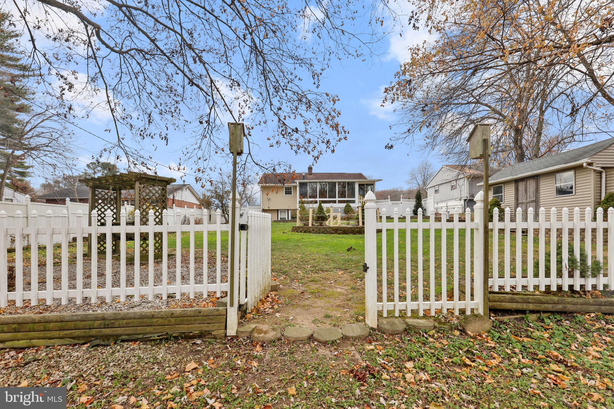 COUNTRY CLUB ESTATES - Residential