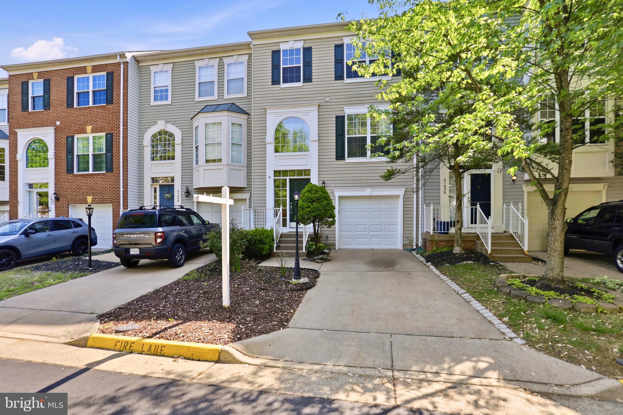 SIGNATURE AT BROADLANDS - Residential