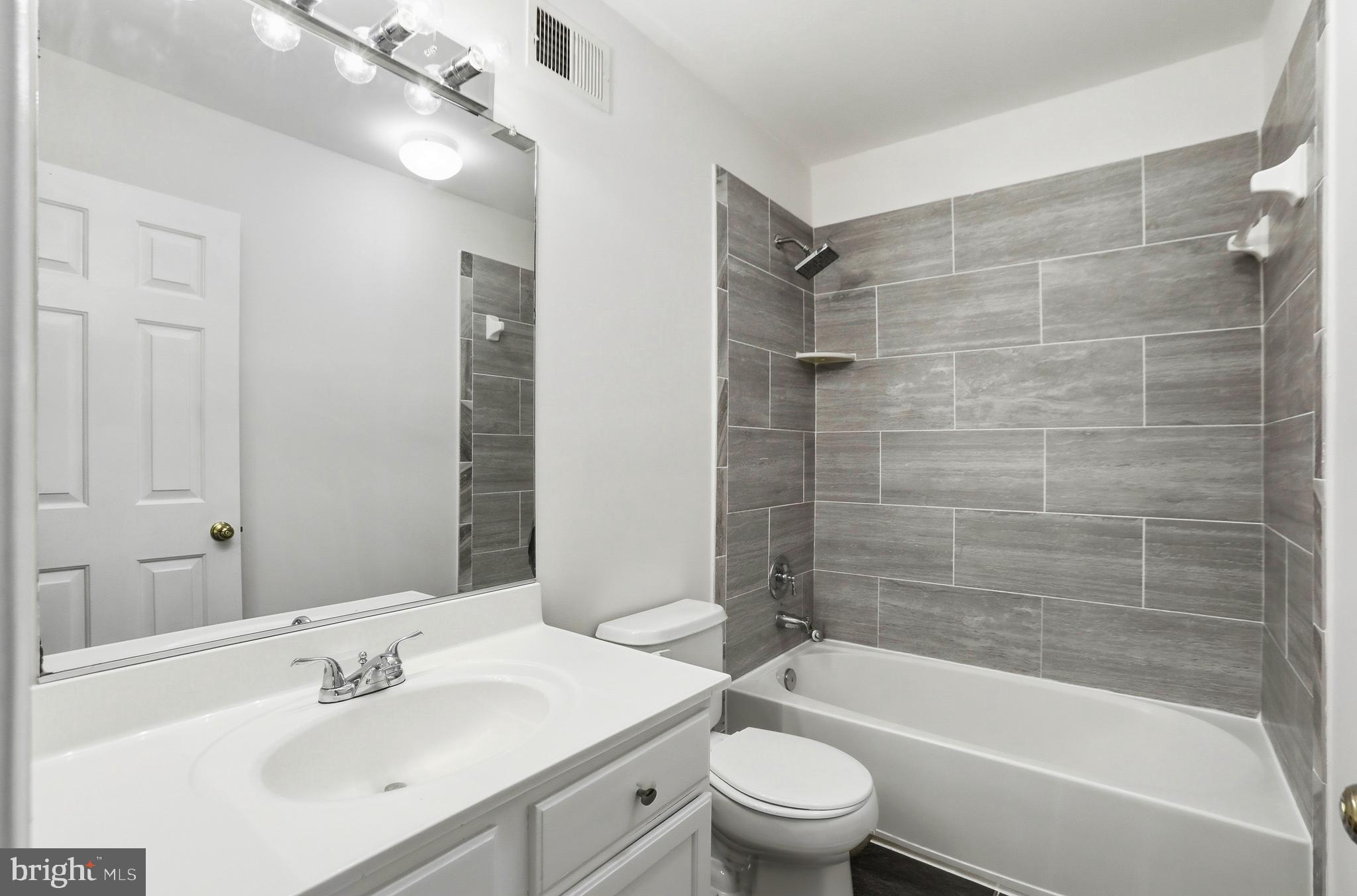 SIGNATURE AT BROADLANDS - Residential