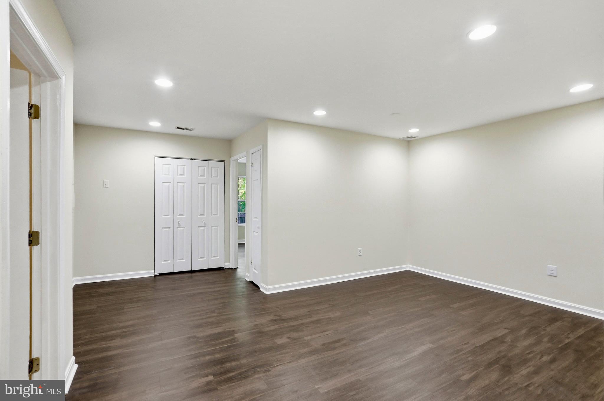 SIGNATURE AT BROADLANDS - Residential