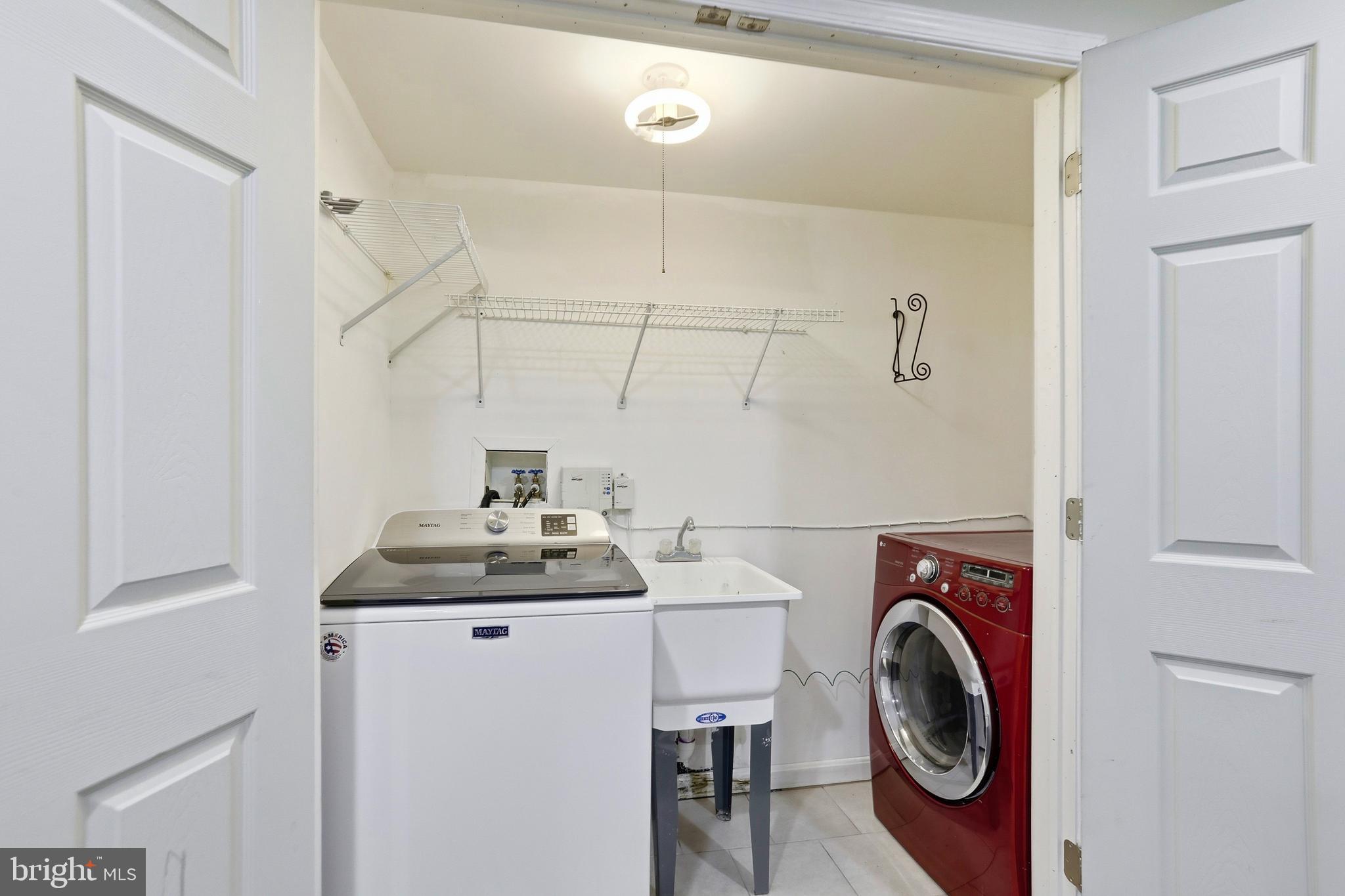 SIGNATURE AT BROADLANDS - Residential