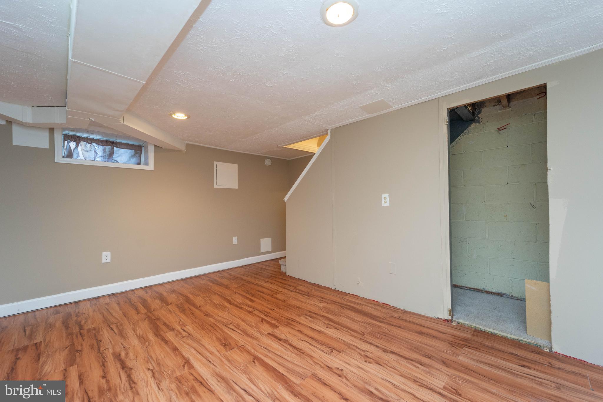 PARKLANE - Residential Lease