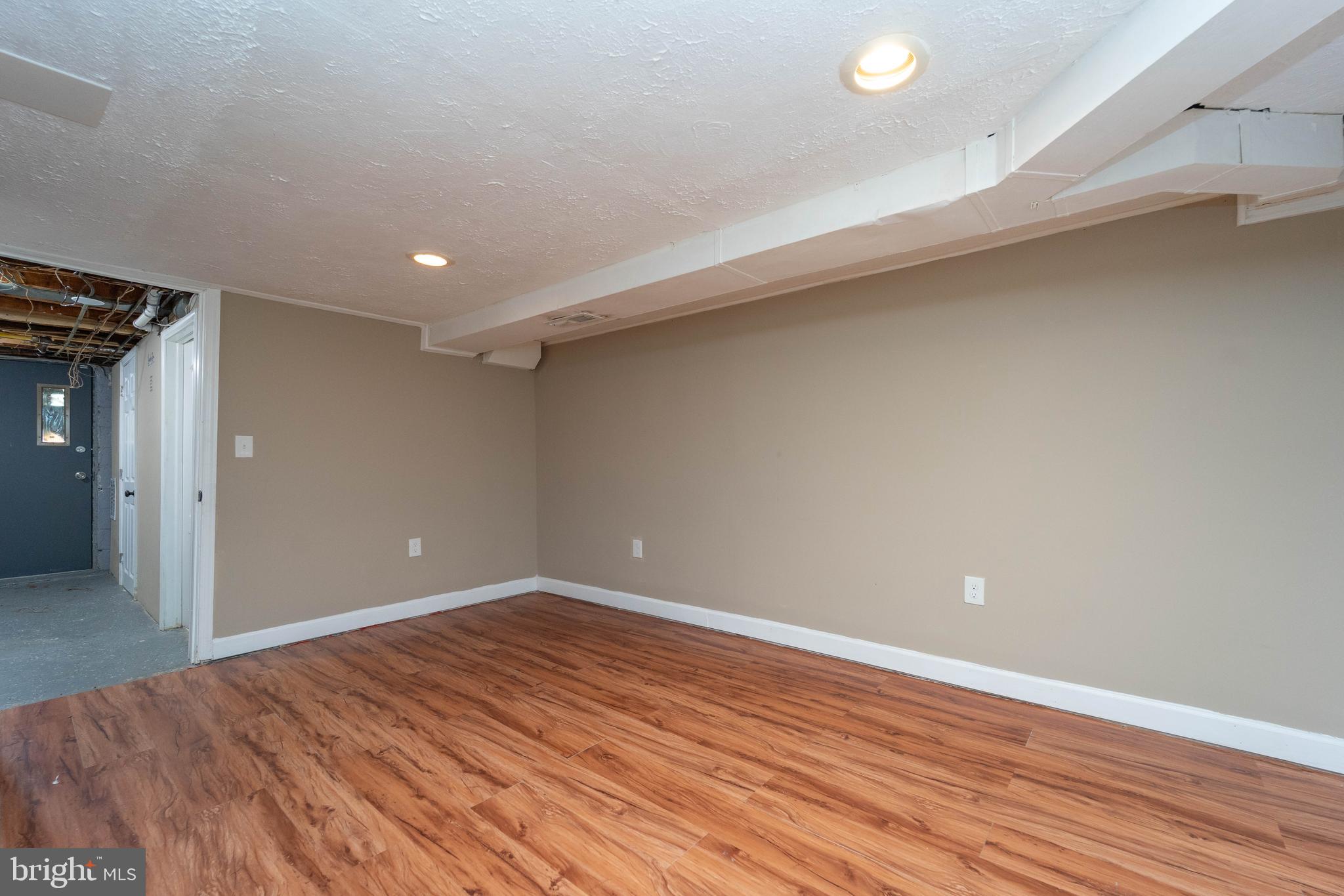 PARKLANE - Residential Lease