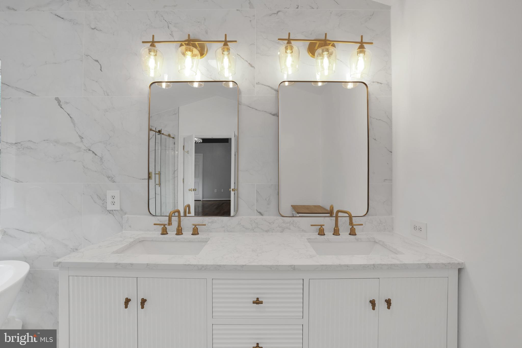 ASHBURN VILLAGE - Residential